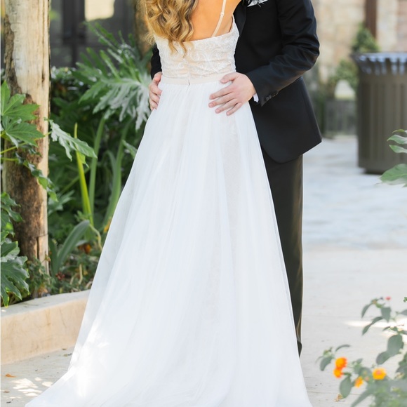 Essence of Australia Wedding Dress - Picture 5 of 10